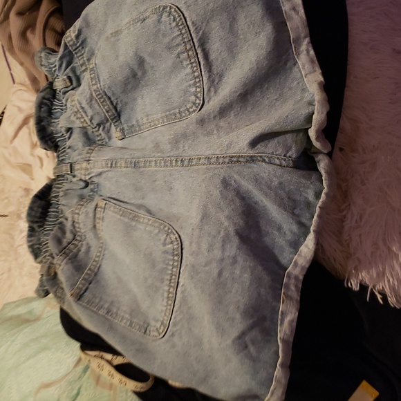 Womans/ Juniors jean shorts - Picture 4 of 4